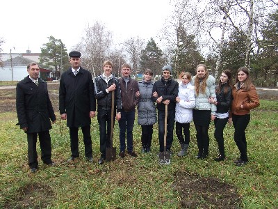 Посадка аллеи выпускников